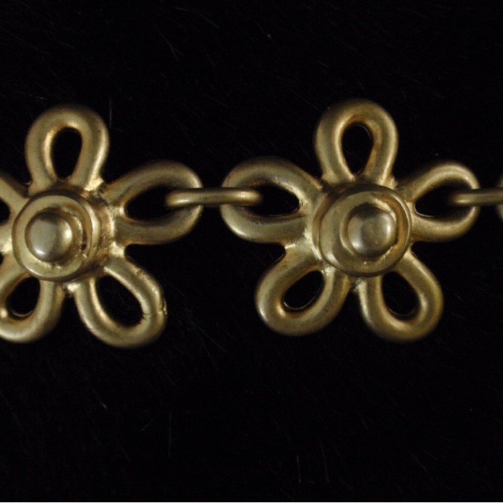 Vintage matte gold metal daisy belt - Picture 4 of 4